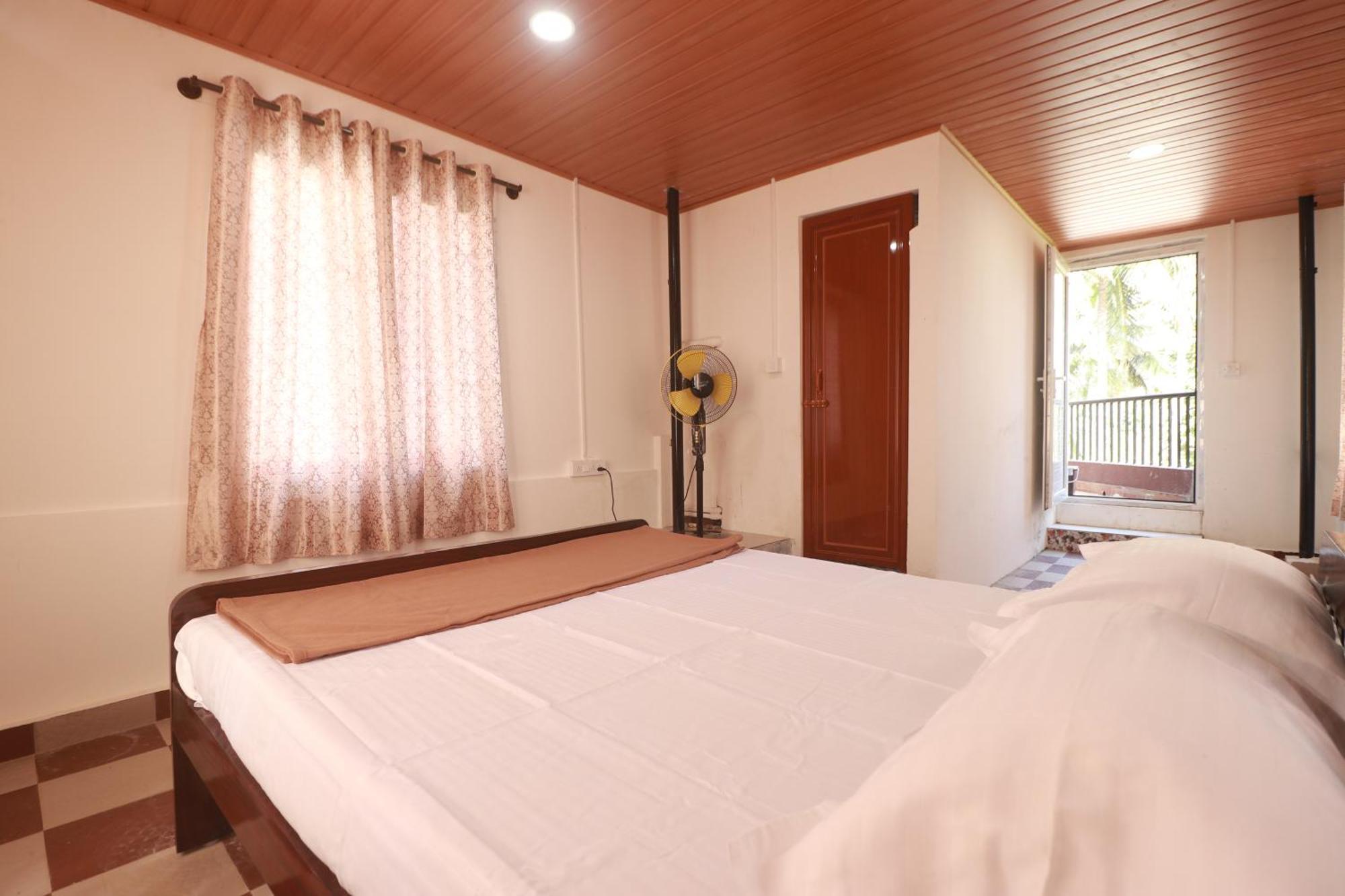 Flintstone Home Kushālnagar المظهر الخارجي الصورة