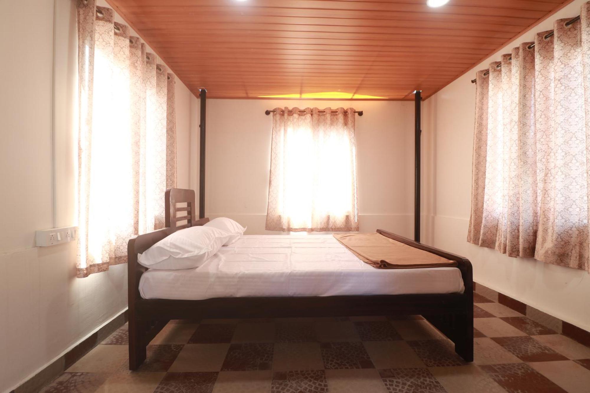 Flintstone Home Kushālnagar المظهر الخارجي الصورة